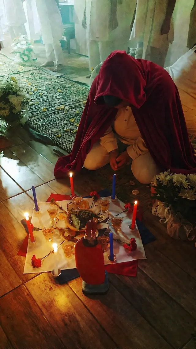 Il Maestro Azazel durante un rito della tradizione in Sud America