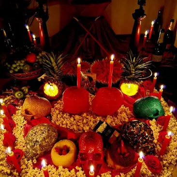 Cerchio della Vita, defumação dell'Umbanda: offerte di frutti e candele accese