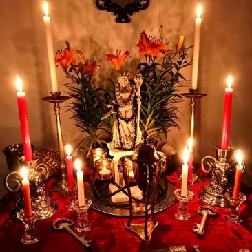 Rituale degli Angeli, magia angelica cerimoniale: altare con gigli e candele